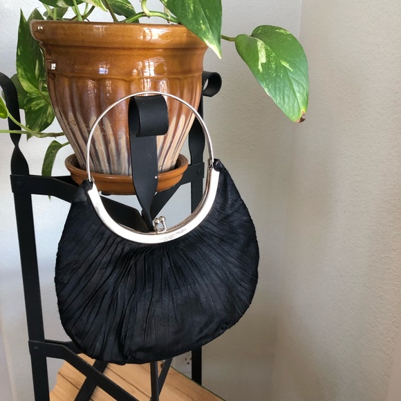 La Regale Vintage black silk evening bag. - Picture 4 of 5